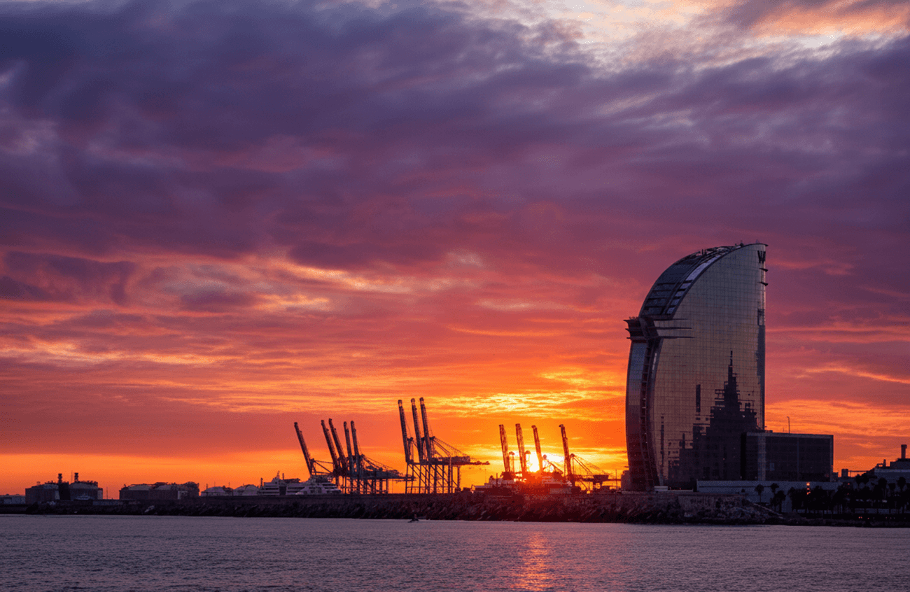 Puesta de sol espectacular desde el velero de Cool Sailing BCN