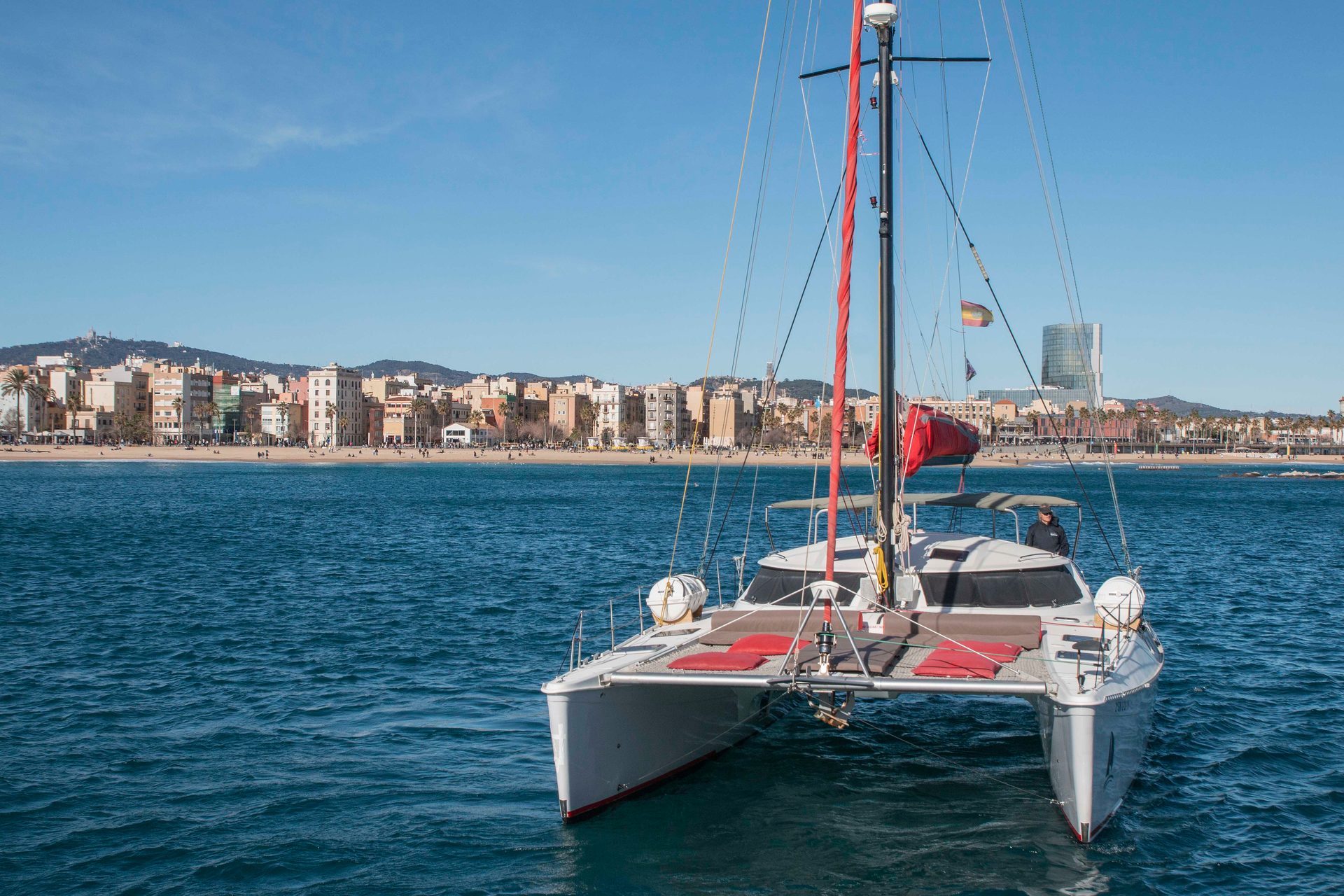CAT30 BMC Premium proa navegando por el Mediterráneo