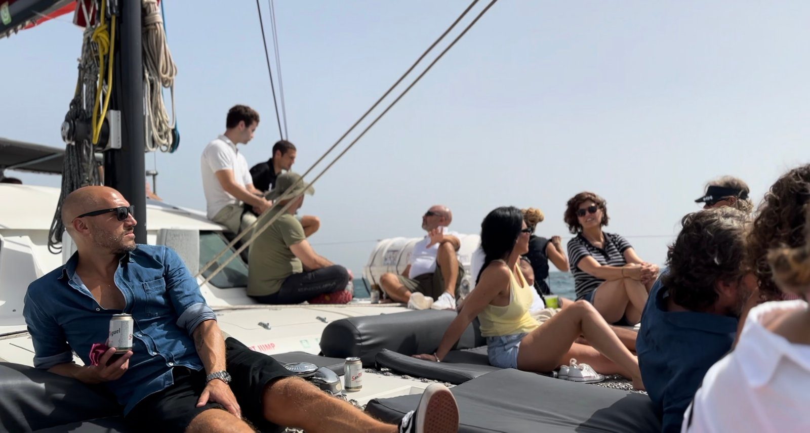 Actividades a bordo del catamarán en Barcelona