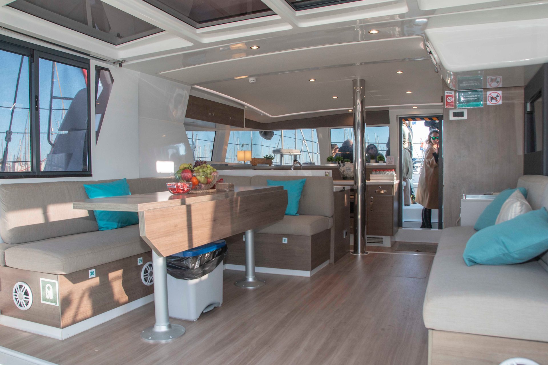 Salón interior CAT35 Luxury 35