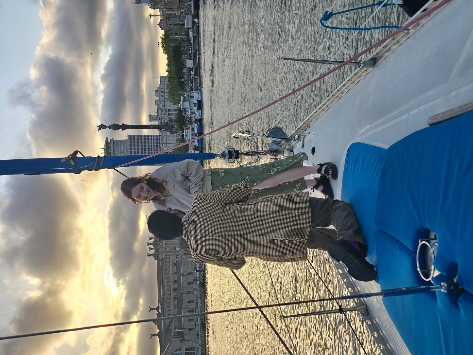 निजी-नाव-रोमांटिक-रात्रि-भोज-आश्चर्य