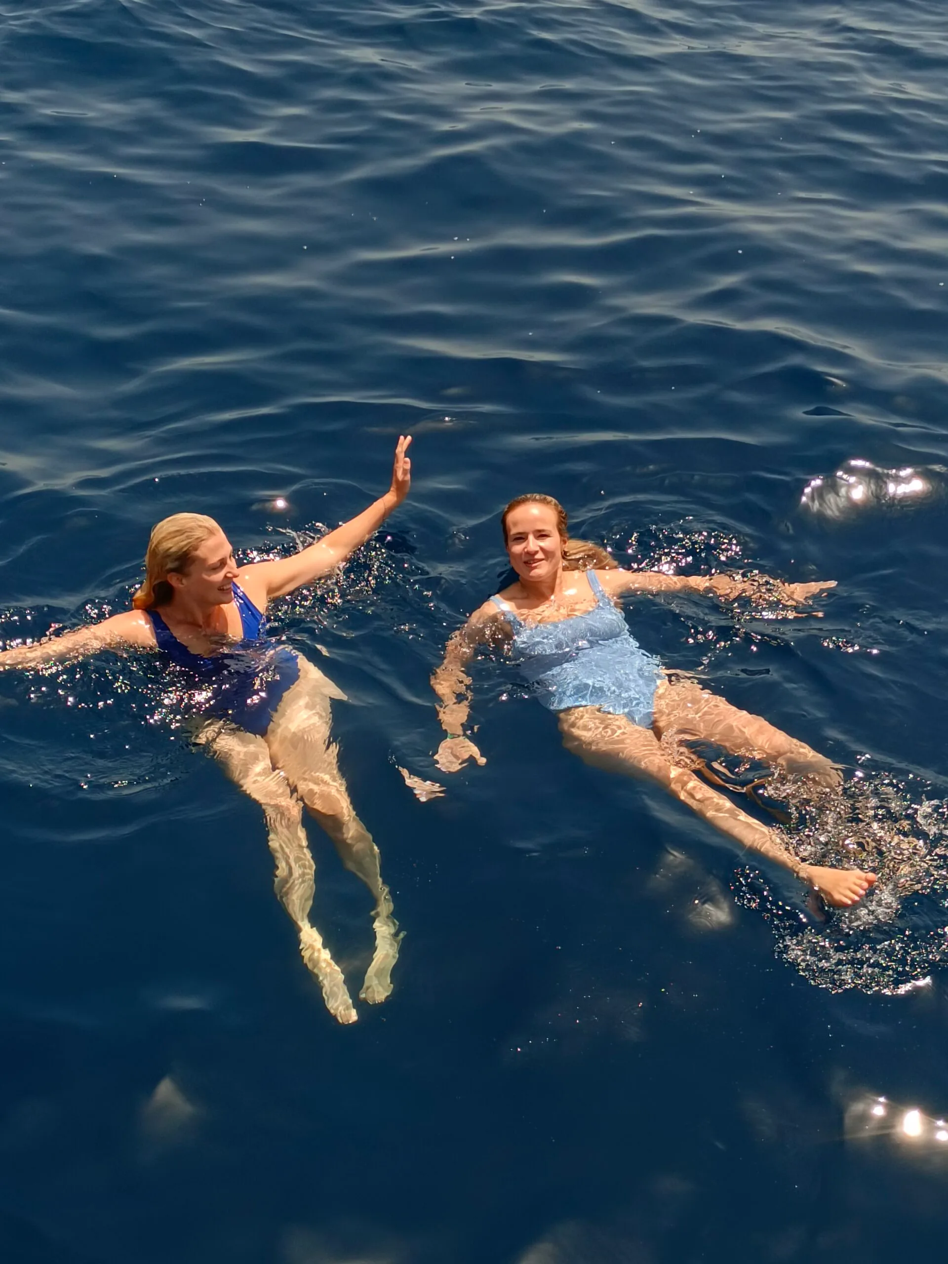 Bany a la Mediterrània durant la parada del tour en veler Barcelona
