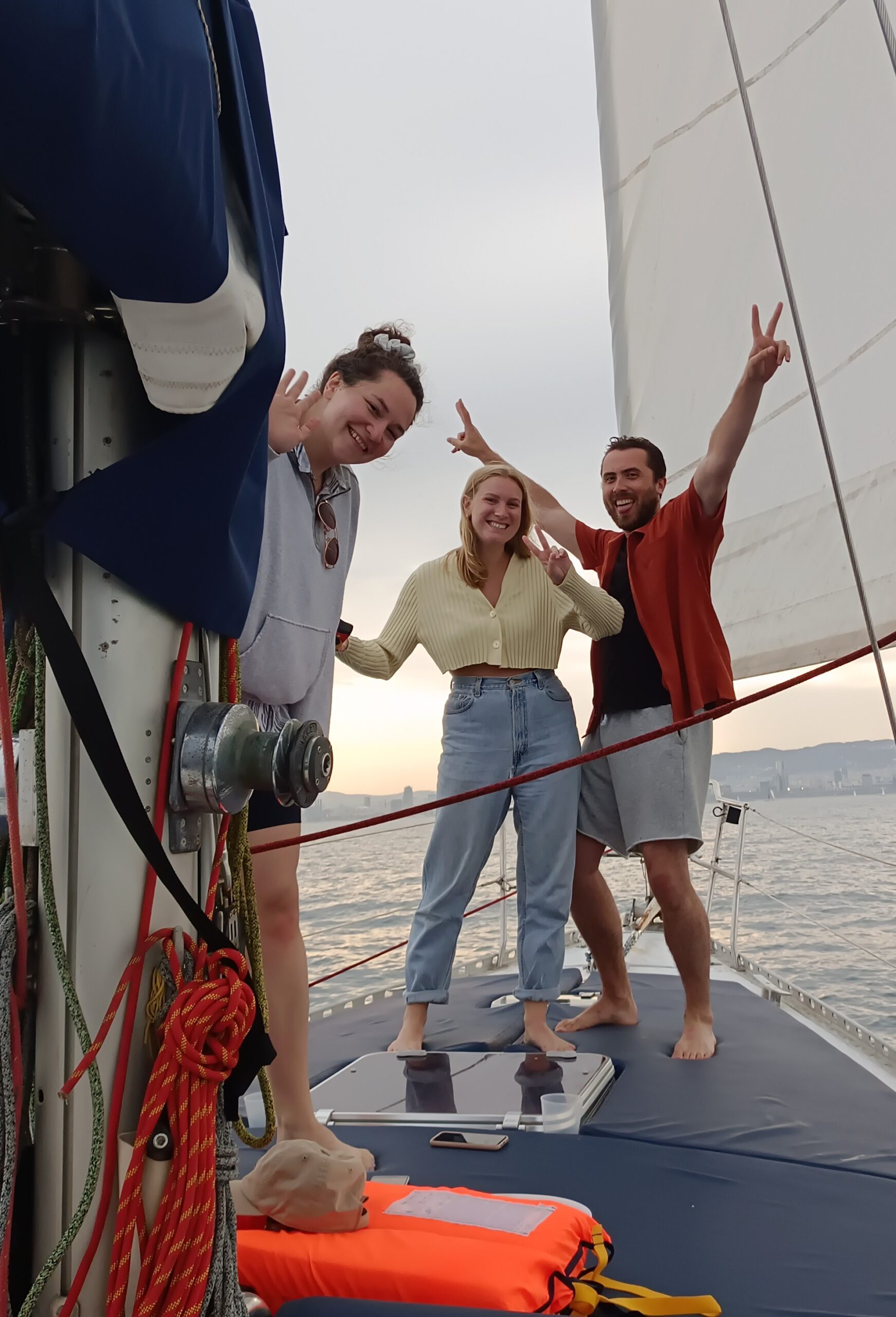 Día completo en velero Barcelona - paseo privado todo el día