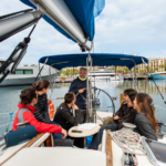 cool-sailing-friend Navegar en Barcelona: Tour de 2 Horas en Velero por el Mediterráneo